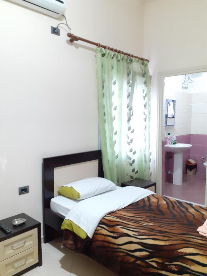 Hotel Shpetimi Zhaban Exterior foto